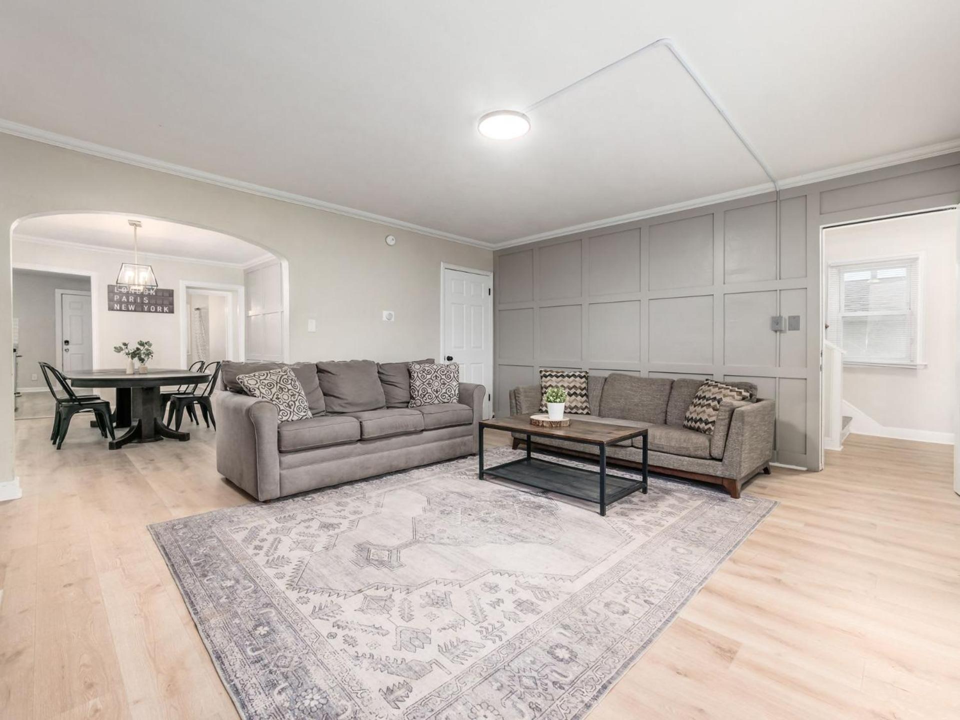 Housepitality - The Osu Mansion- Osu Sleeps 20 Villa Columbus Buitenkant foto